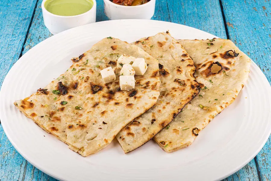 Paneer Naan With Gravy